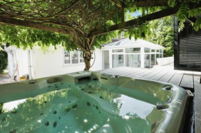 Luxury 5 Bedroom Home In Brighton With Hot Tub